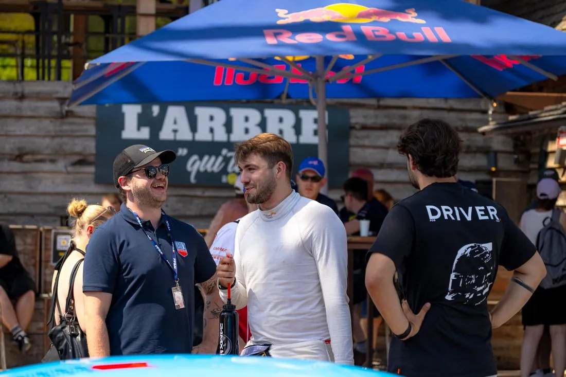 Ambiance dans le paddock